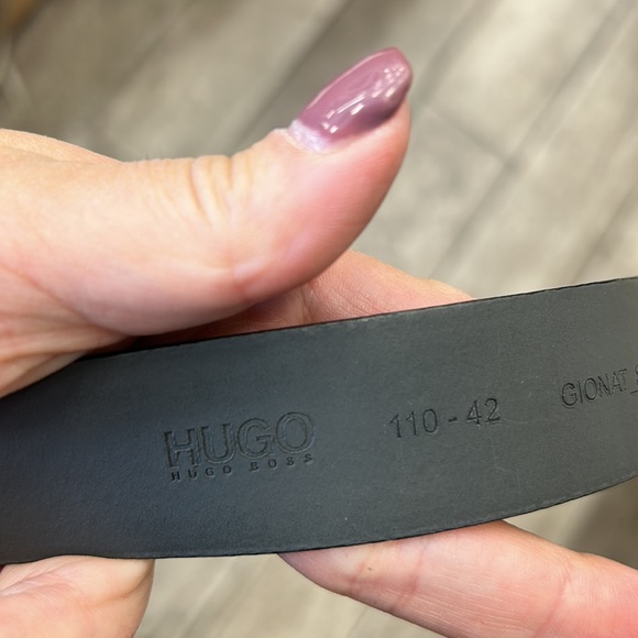 100% Authentic Hugo Boss 2 piece Leather Belt Bundle deal - NWT - Picture 4 of 7